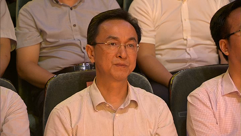 市委常委、宣传部部长万亚伟观看了比赛，并为获奖者颁奖.png