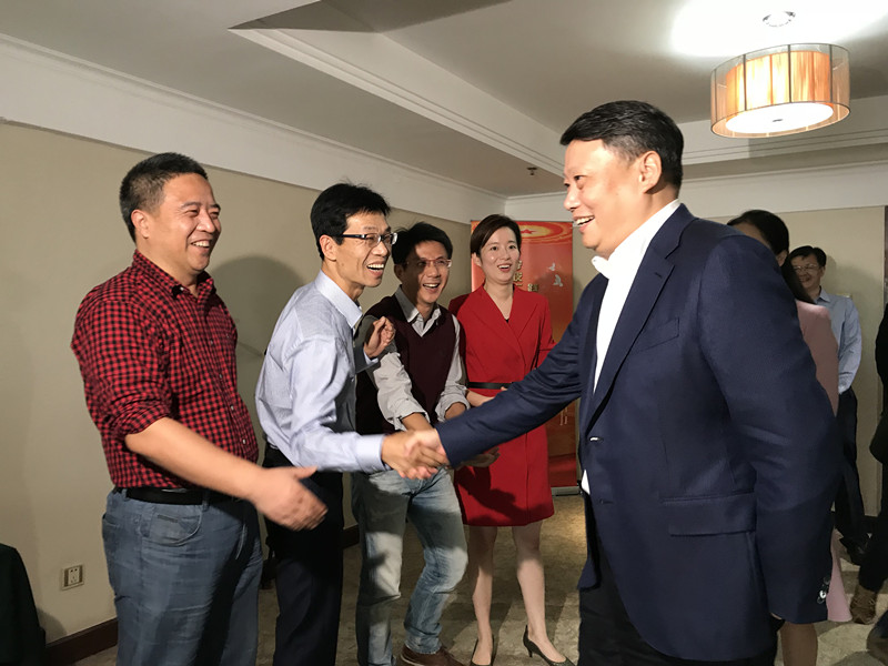 十九大代表 省委副书记 市委书记唐一军看望慰问报道组成员.jpg