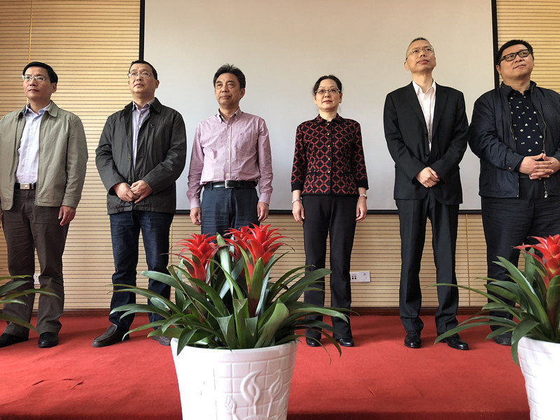 图6 市交通运输工会、市杭州湾大桥发展有限公司、宁波广电集团等领导出席献花仪式.JPG