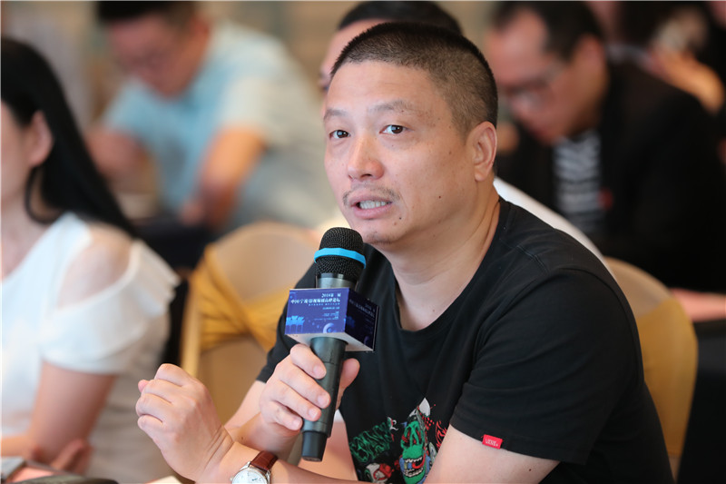 著名编剧余飞.jpg