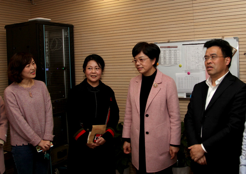 1余红艺慰问新闻综合广播.jpg