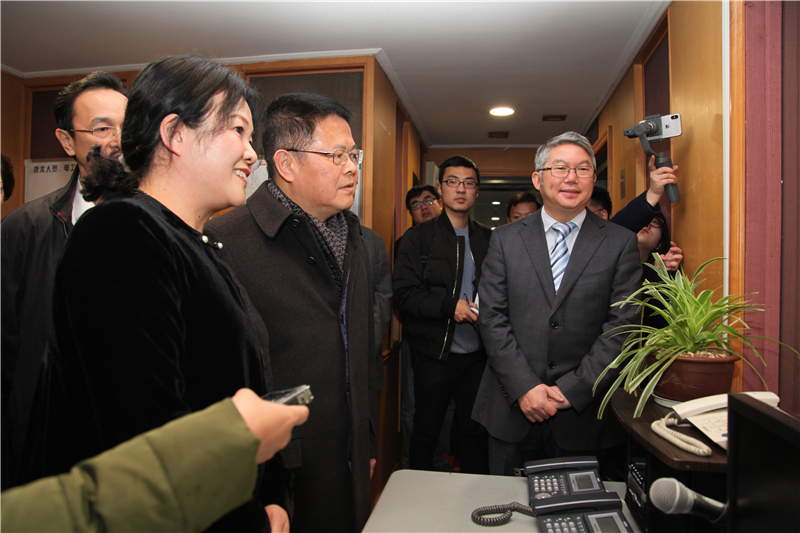 郑书记看望慰问新闻综合广播.jpg