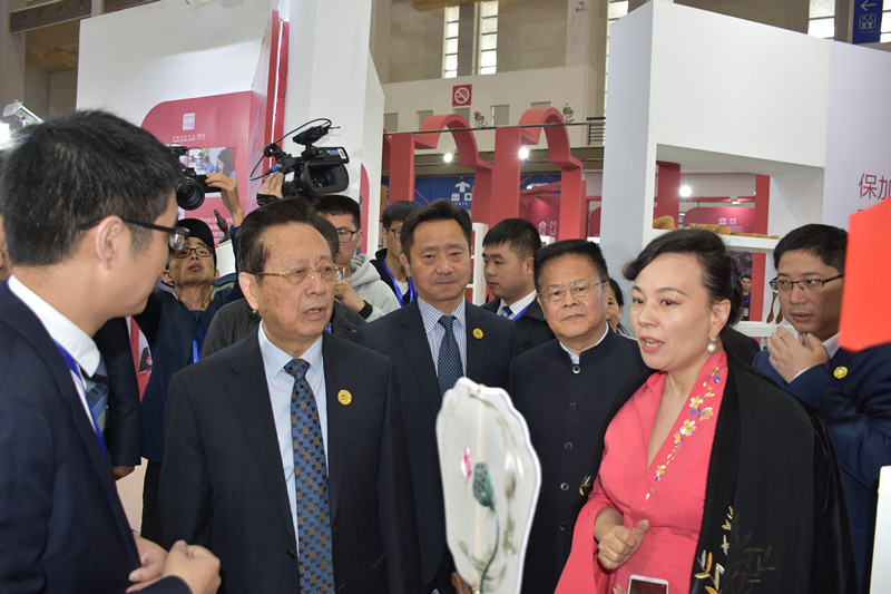 陈昌智、郑栅洁视察巡馆（2）.JPG