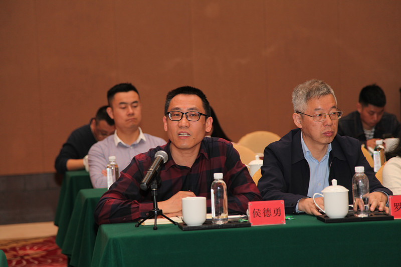 先进集体代表发言.jpg