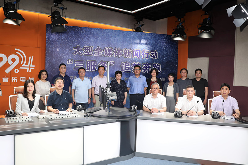 工作人员大合影.jpg