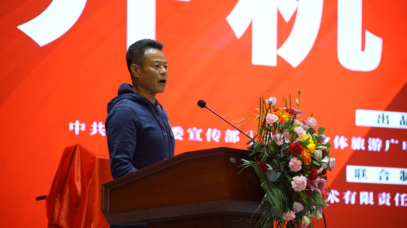 著名演员黄品沅代表演员发言.jpg