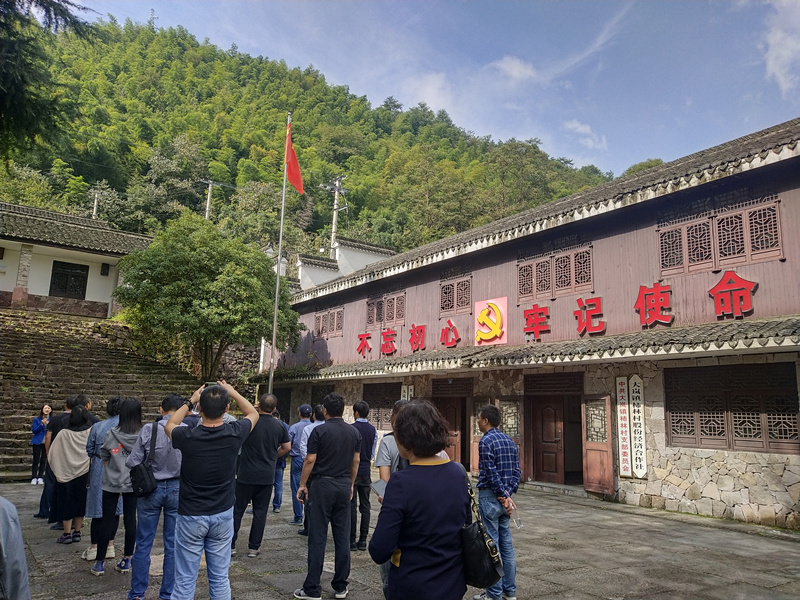 参观1.jpg