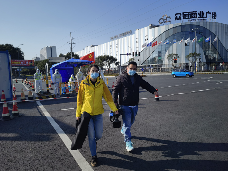 18.何星烨、王勤刚赶到现场.jpg