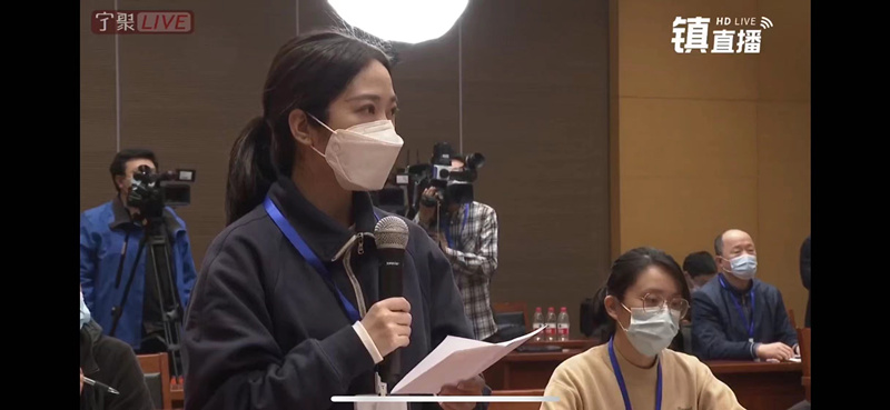 22.洪旭娇在新闻发布会现场.jpg