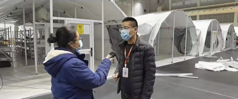 新闻广播记者王惠慧采访北仑体育训练基地气膜方舱负责人.jpg