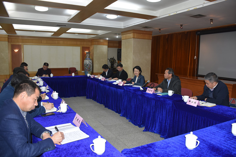 金彦部长听取汇报.JPG