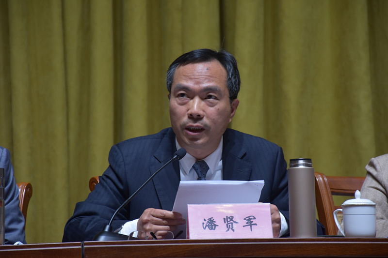 集团纪委书记潘贤军部署工作.JPG