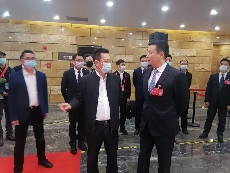 汤飞帆市长看望电视直播团队.JPG