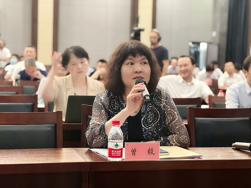 嘉宾点评1.jpg