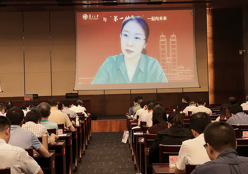 郑雯通过视频连线授课.jpg