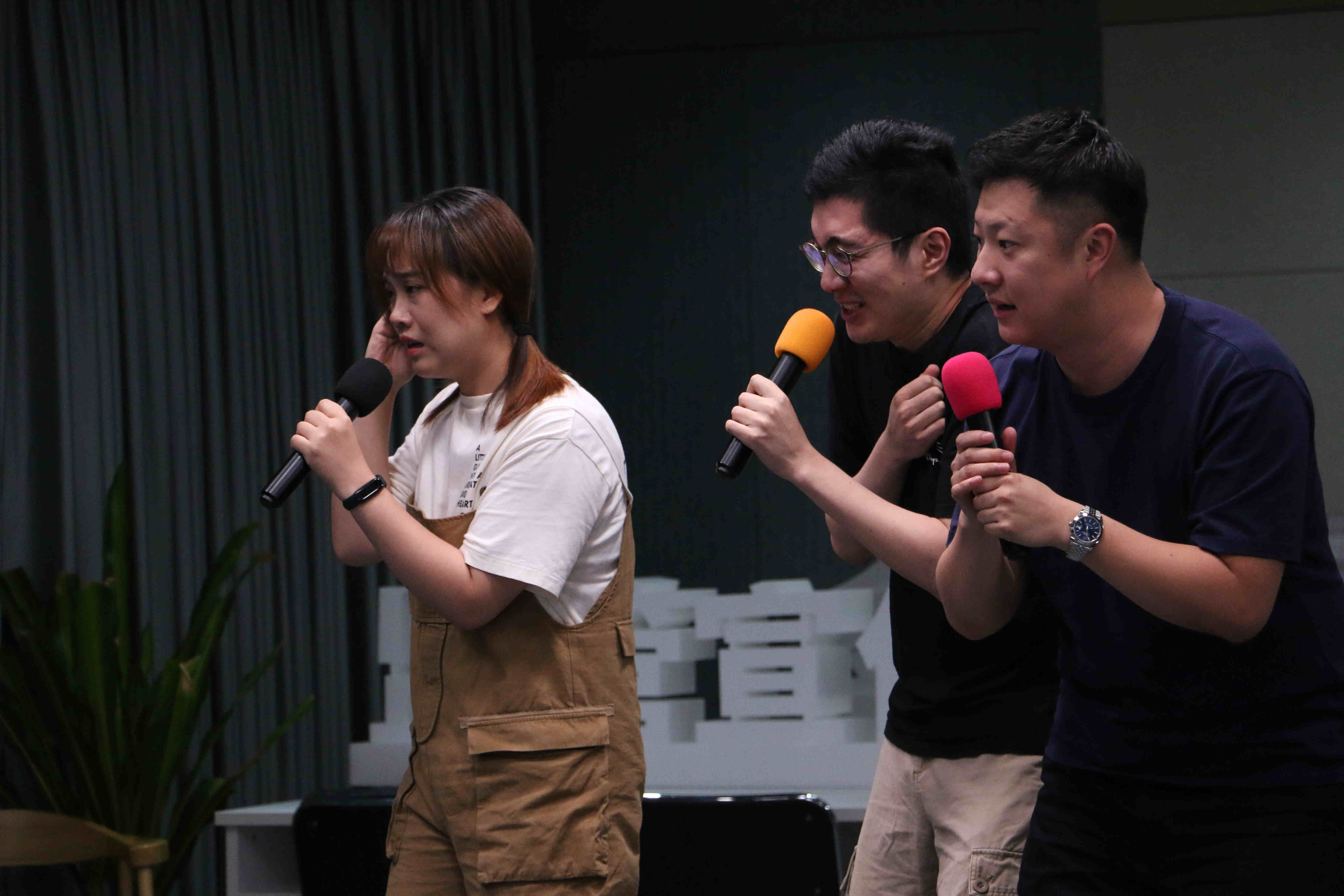 导师团表演秀声情并茂，惊艳众人.jpg