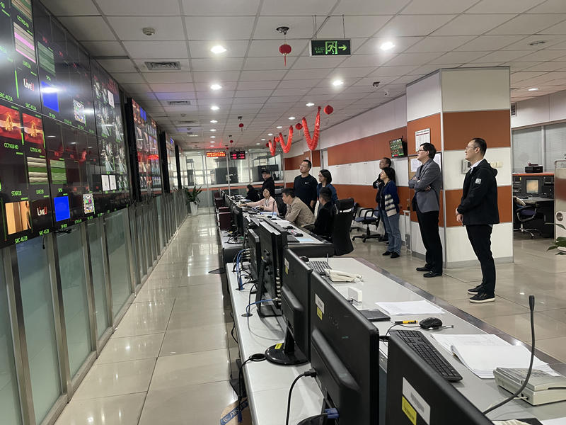 技术人员全力保障安全播出2.jpg