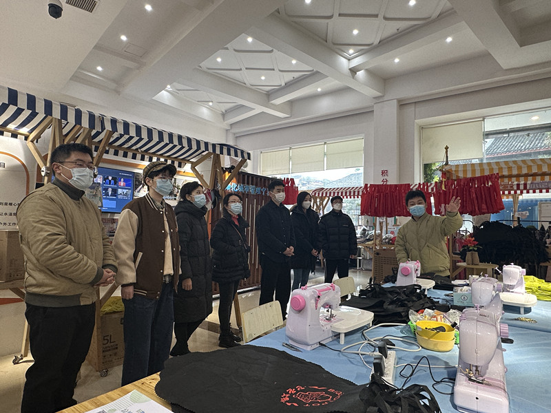 城管义工协会副秘书长陈泽州介绍协会公益项目.jpg