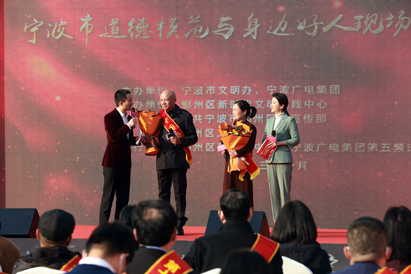 宁波电视台主持人访谈“中国好人”马国军、周妙亚.JPG