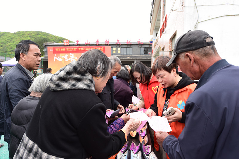 慈善总会领导这个要放哦.jpg