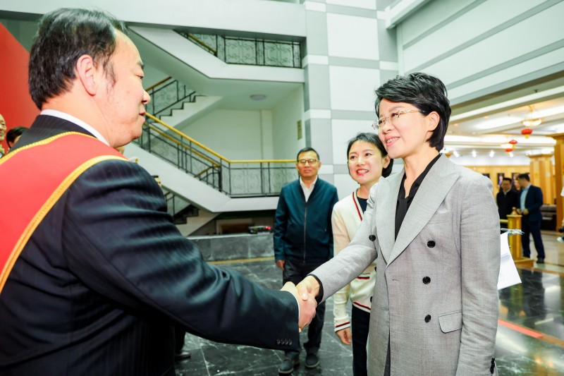市委宣传部部长金彦亲切会见2022年度最美宁波人及提名奖代表.jpg