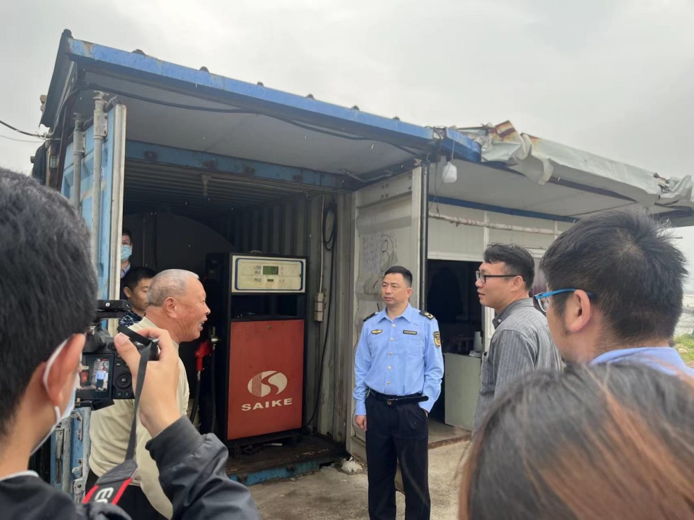 5 危险的“流动加油车”.jpg