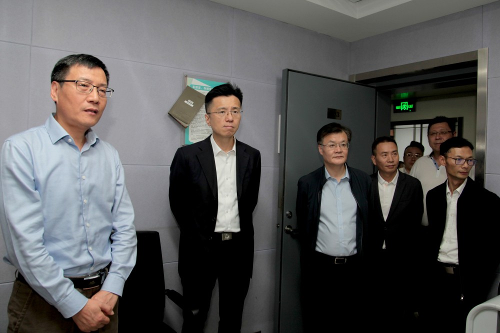 参观考察广播直播区.JPG