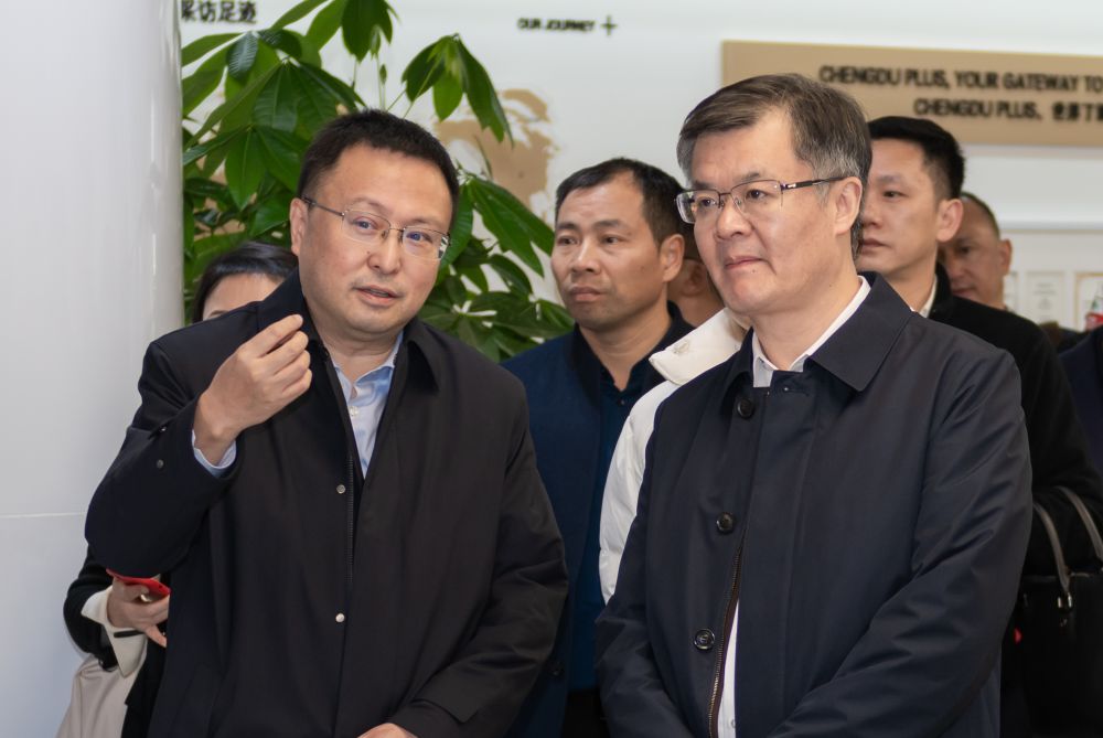 参观成都广电国际传播中心.jpg