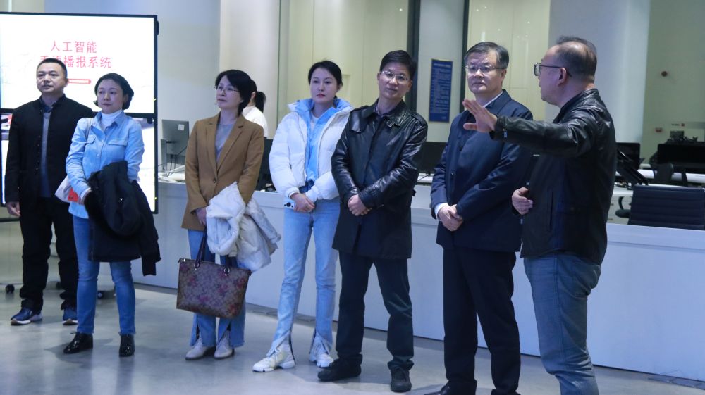 参观长沙广电人工智能手语电视播报项目.jpg