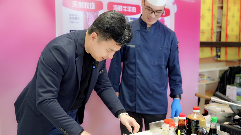 图三 抖音探店达人@YAMI吃玩宁波品尝钱湖国宾馆行政总厨张中良烹饪天峻羊肉.png