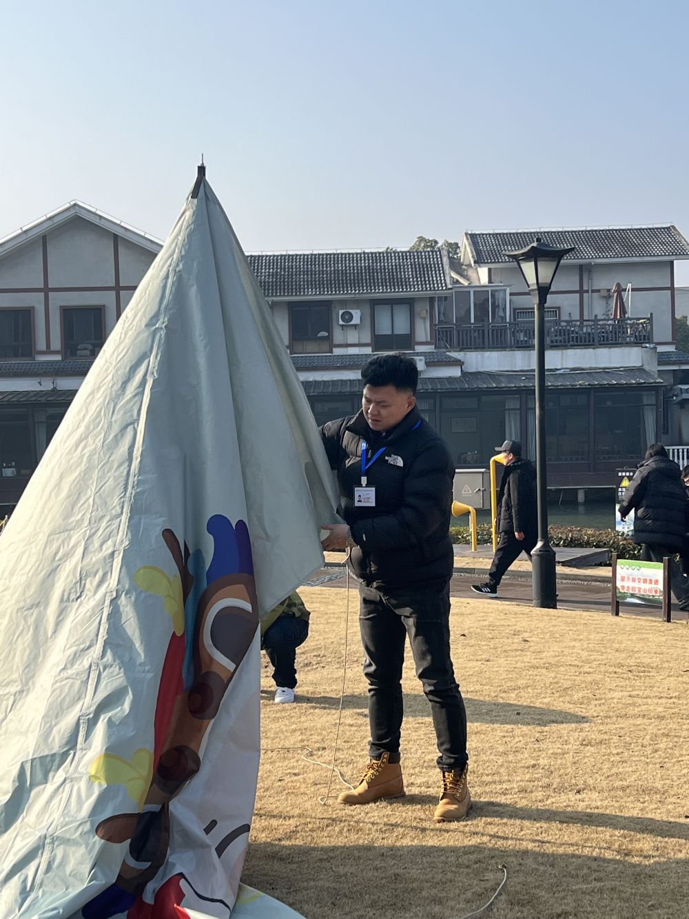 主持人子涵现场搭建要放.jpg