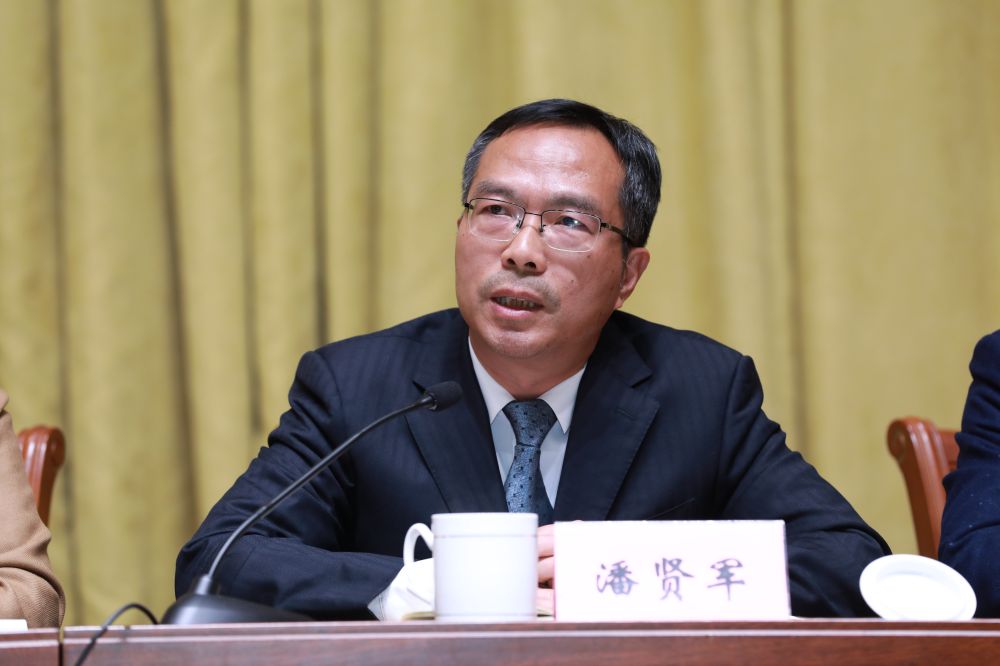 潘贤军书记讲话图.jpg