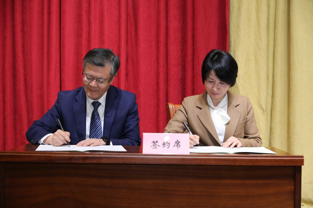 沈小贤副书记签.jpg