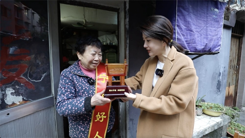 励秀丽.jpg