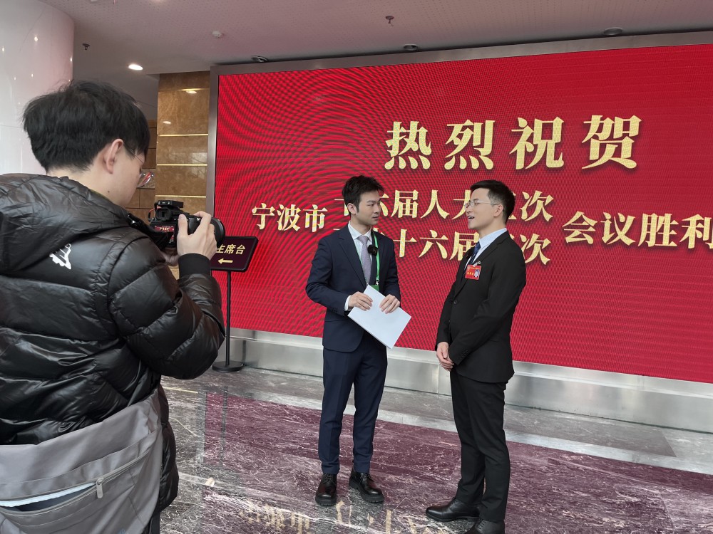 广播新闻中心记者陈嘉玮、林晨雨现场采访.jpg