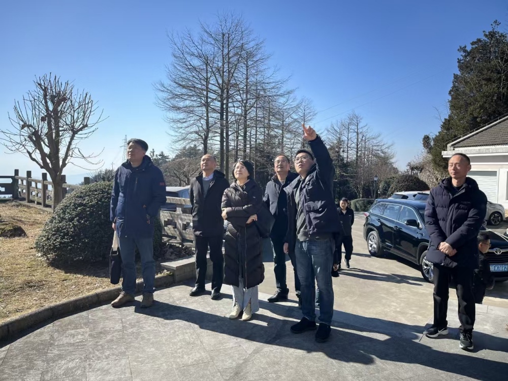 沈书记、朱总到奉化商量岗发射三台.jpg