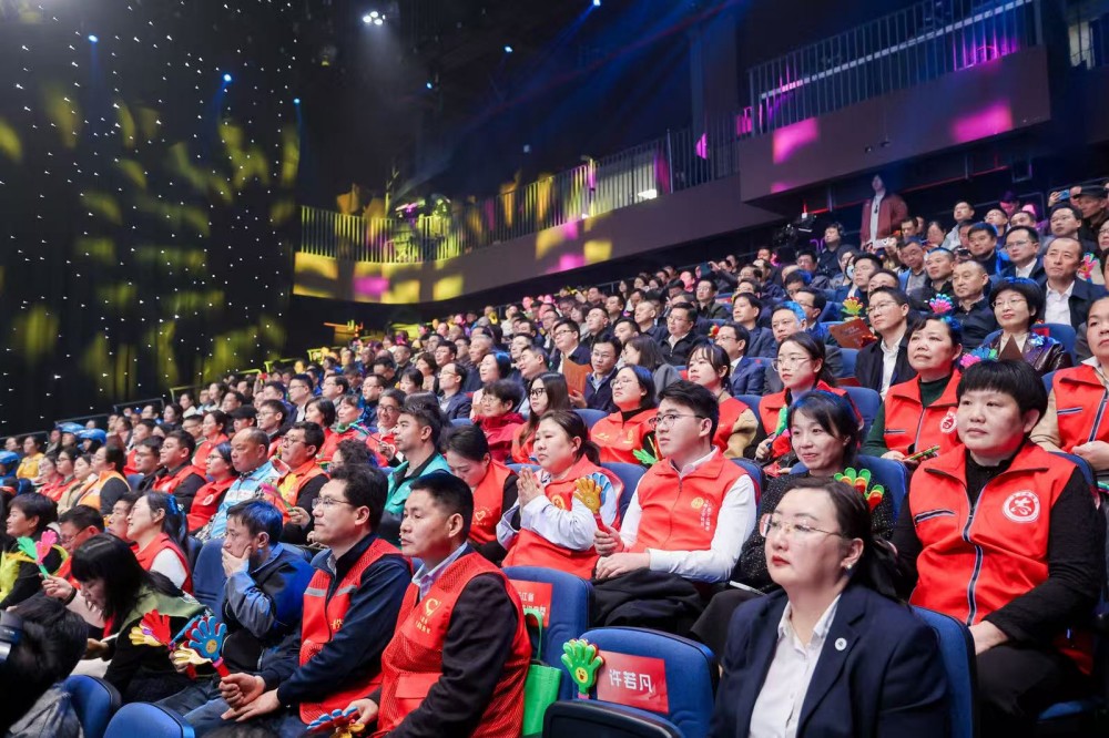 （上图为参加活动的优秀志愿者代表）.jpg