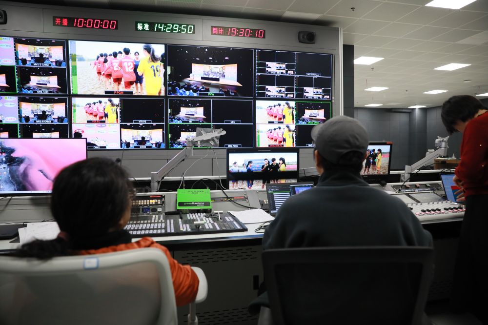 我团队在XR演播室导播室工作中.jpg